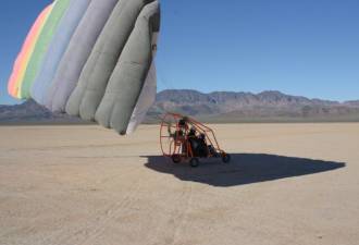 Powered parachutes offer true freedom of flight in an affordable machine that can be kept in a garage.