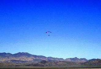 Dave's Outdoor Adventures offers safe, thorough powered parachute flight training.